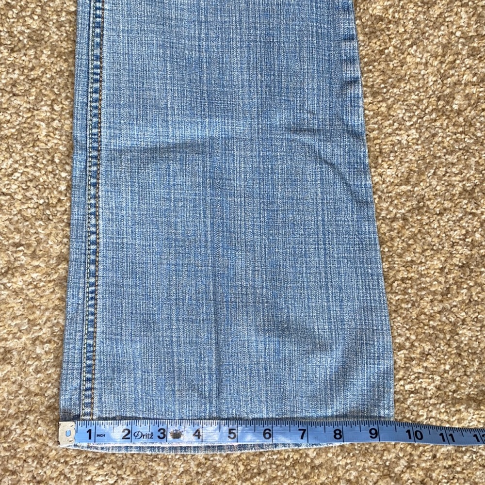 Squeeze Jeans - Picture 14 of 15